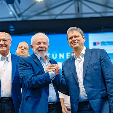 27.02.2025 - Cerimônia de Lançamento do Edital de Concessão do Túnel Submerso Santos-GuarujáPresidente da República, Luiz Inácio Lula da Silva, durante cerimônia de Lançamento do Edital de Concessão do Túnel Submerso Santos-Guarujá. Parque Valongo, Armazém 4, Santos - SP.<!-- NICAID(15985548) -->