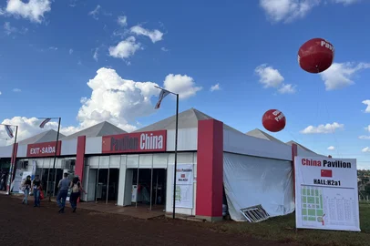 Pela primeira vez, a Agrishow está com um pavilhão só com empresas chinesas em Ribeirão Preto, São Paulo - Foto: Carolina Pastl/Agência RBS<!-- NICAID(16026707) -->