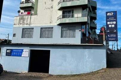 EDR Garag, em Caxias do Sul, oferece horário de atendimento estendido, à noite. <!-- NICAID(16348205) -->
