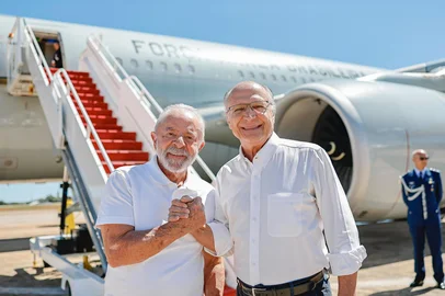 17.02.2026 - Presidente da República, Luiz Inácio Lula da Silva, durante partida para Túnis, na Tunísia, a partir da Base Aérea de Brasília. Brasília (DF) - Brasil. Passa cargo para Geraldo Alckmin<!-- NICAID(16227193) -->