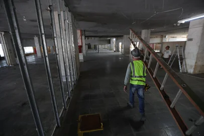 Porto Alegre, RS, BrasilColuna Juliana Bublitz. Reconstrução do terminal 2 do aeroporto internacional Salgado Filho está em andamento para realização do evento CasaCor coordenado por Karina Capaverde.<!-- NICAID(15883942) -->