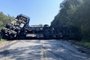 O tombamento de uma carreta bloqueia completamente o trânsito da RS-453 (Rota do Sol), em São Francisco de Paula, na manhã desta segunda-feira (11). Não houve feridos e não há previsão de liberação do trecho.<!-- NICAID(15537095) -->
