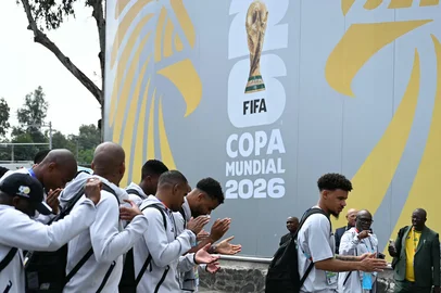 Yuri Cortez / AFP South Africa's players arrive to the stadium ahead of the 2026 World Cup Group A football match between Mexico and South Africa at the Mexico City Stadium in Mexico City on June 11, 2026. (Photo by YURI CORTEZ / AFP)Editoria: SPOLocal: Mexico CityIndexador: YURI CORTEZSecao: world championshipFonte: AFPFotógrafo: STF<!-- NICAID(16304391) -->