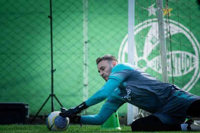 Treino do Juventude em preparação para o jogo contra o Vitória, neste sábado. Atividade no CT do Ju. Na foto, Gabriel Vasconcelos<!-- NICAID(15870558) -->
