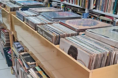 Feira de Discos de Vinil no Sebo Café em Passo Fundo<!-- NICAID(16267254) -->