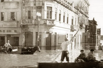 Esquina Rua Sete de Setembro com Caldas Júnior<!-- NICAID(15765435) -->