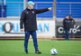 Com projeção de mudanças, Mano comanda treino do Grêmio para enfrentar o Atlético-MG