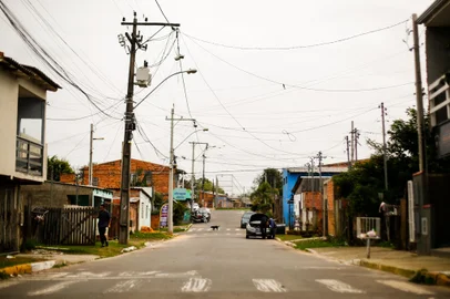 03/08/2023 - CANOAS, RS - IMIGRANTES VENEZUELANOS - Situação de imigrantes Venezuelanos no RS. Gusneyis Ramirez chegou ao Brasil com sua filha que possui microcefalia há um ano por Roraima. Hoje vive há seis meses em Canoas no bairro Guajuviras. Foto: Jonathan Heckler, Agência RBS<!-- NICAID(15500314) -->