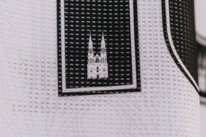 Futebol Clube Santa Cruz apoia campanha de revitalização da Catedral São João Batista, em Santa Cruz, com camisa especial<!-- NICAID(16043556) -->