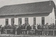 Estádio Chácara das Camélias, no Menino Deus, em 1918. Campo e sede. <!-- NICAID(16060373) -->