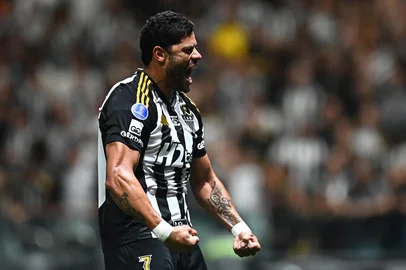 Atletico Mineiro's forward #07 Hulk celebrates scoring his team's third goal during the Copa Sudamericana semifinal second leg football match between Brazil's Atletico Mineiro and Ecuador's Independiente del Valle at the Arena MRV stadium in Belo Horizonte, Brazil, on October 28, 2025. (Photo by GLEDSTON TAVARES / AFP)<!-- NICAID(16156225) -->