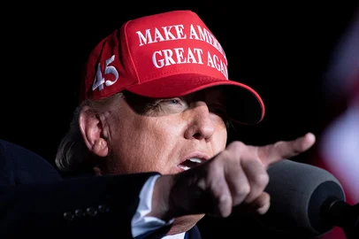 US President Donald Trump speaks during a Make America Great Again rally at Richard B. Russell Airport in Rome, Georgia on November 1, 2020. (Photo by Brendan Smialowski / AFP)Editoria: POLLocal: RomeIndexador: BRENDAN SMIALOWSKISecao: electionFonte: AFPFotógrafo: STF<!-- NICAID(14632460) -->