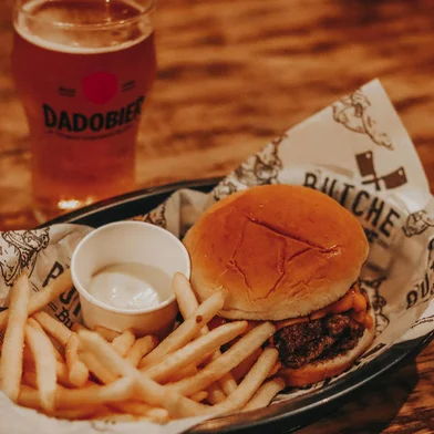butcher burger, food hall, dado bier, hambúrguer, destemperados<!-- NICAID(14730459) -->