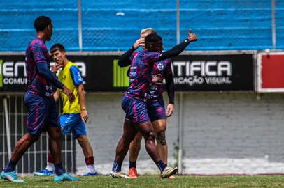 Caxias goleou o time sub-20 do clube em jogo-treino realizado na manhã deste sábado (14). Placar foi de 7 a 0.<!-- NICAID(16186395) -->