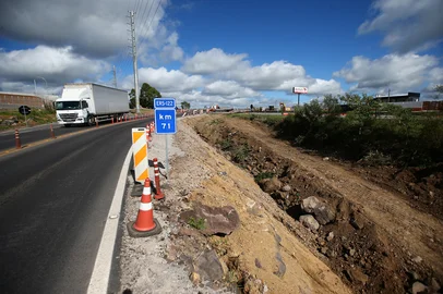 Detonações na RS-122 vão bloquear trânsito no contorno norte de Caxias do Sul na próxima semana. Imagem do km 71 da rodovia.<!-- NICAID(16268629) -->