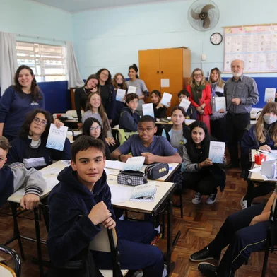 Escolas municipais recebem palestras e oficinas de escrita criativa inspiradas no livro “Palavras Mágicas – Dicionário do bem, um novo jeito de educar”, proferidas pelo autor, Virgilio Canever e oficinas de escrita criativa, ministradas pela escritora e professora Adriana Antunes.Fotos autorizadas para uso.<!-- NICAID(15274119) -->