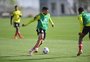 Taison participa de treino e se habilita para reforçar o Inter contra o Bahia