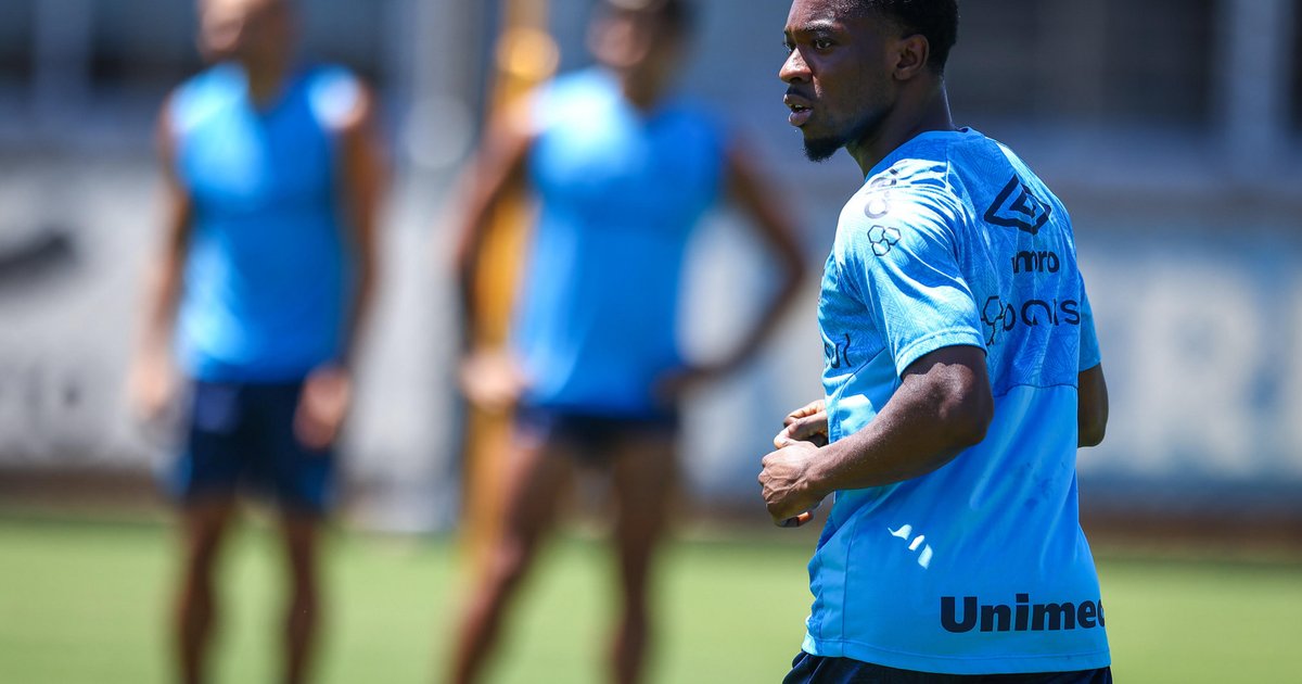 Mesmo presente em treino, Amuzu não deve estrear pelo Grêmio contra o Pelotas | GZH