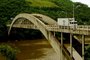 Pai é preso ao ser flagrado atravessando com filha de oito anos sobre arcos de sustentação de ponte sobre Rio das Antas <!-- NICAID(15628101) -->