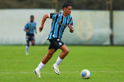 Alysson Edward, jovem de 18 anos do Grêmio. Foto: Renan Jardim / Grêmio / Divulgação<!-- NICAID(15805871) -->