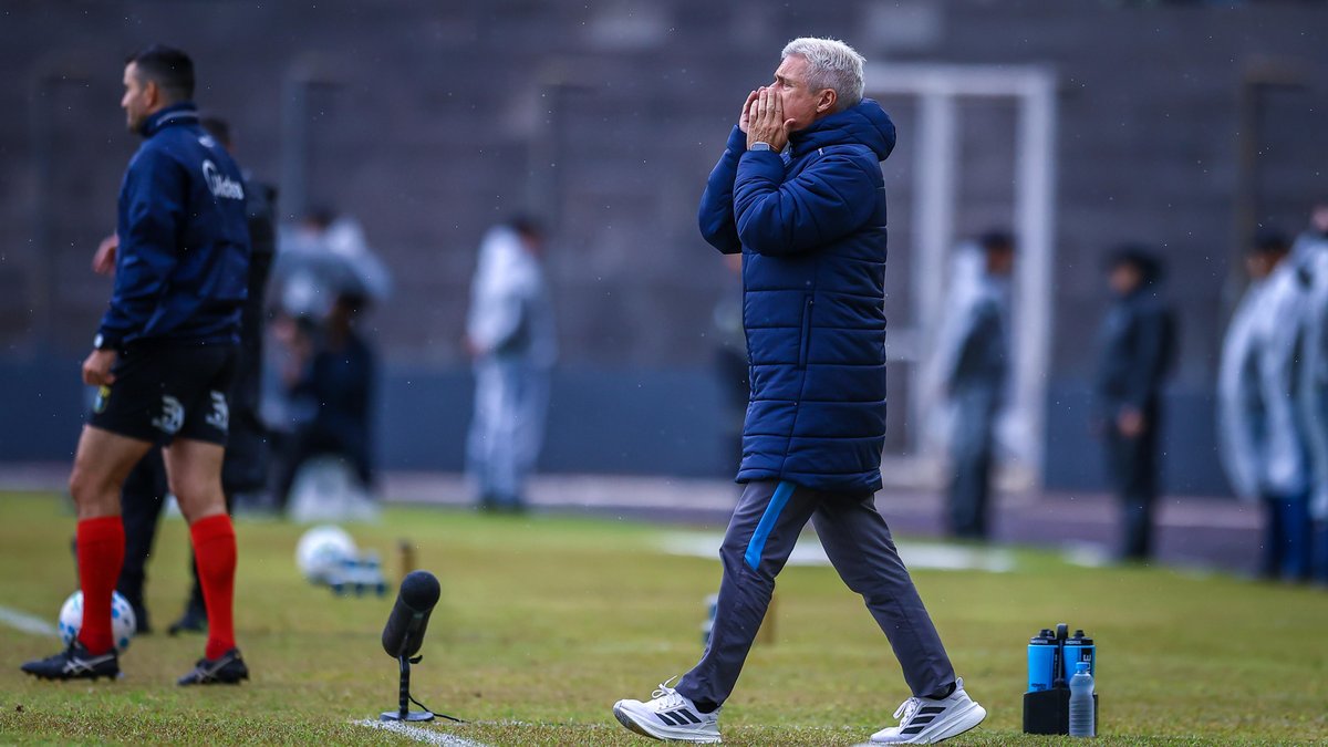 Luís Castro expõe preocupação com desempenho do Grêmio em amistosos
