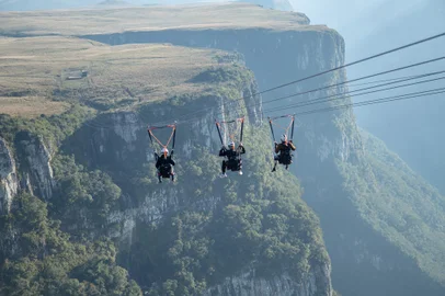 A experiência, instalada em um dos vértices do Cânion Fortaleza foi inaugurada nesta sexta-feira (7) no Parque da Serra Geral, em Cambará do Sul.<!-- NICAID(15477057) -->