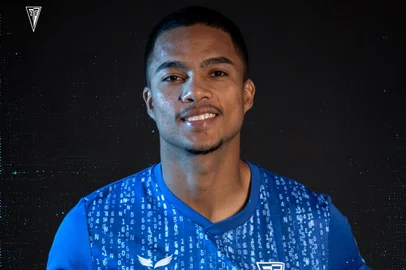 Meia Gui Teixeira, ex-Juventude, apresentado na Hungria.<!-- NICAID(16228047) -->