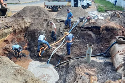 Reparo de adutora com vazamento, em Sapucaia do Sul, na quarta-feira (1/2/23)