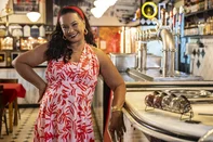 Dona Jura (Solange Couto) faz participação em Dona de Mim<!-- NICAID(16086181) -->