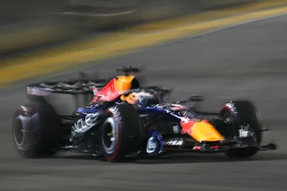 Red Bull Racing's Dutch driver Max Verstappen drives during the qualifying session ahead of the Formula One Singapore Grand Prix at the Marina Bay Street Circuit in Singapore on October 10, 2026. (Photo by Lillian SUWANRUMPHA / AFP)<!-- NICAID(16384752) -->