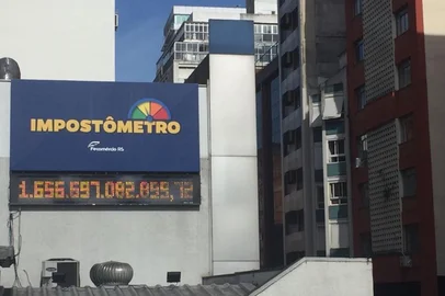 Impostômetro em Porto Alegre. Foto de 2016<!-- NICAID(16078604) -->