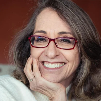 A escritora goiana Betânia Ferreira de Abreu, autora do livro 'A Vida Segue: Diário de Experiências Projetivas", virá a Caxias do Sul para ministrar a palestra "Vida após a morte. É possível ter contato com quem já partiu?"<!-- NICAID(16206831) -->