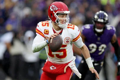 BALTIMORE, MARYLAND - JANUARY 28: Patrick Mahomes #15 of the Kansas City Chiefs looks to pass against the Baltimore Ravens during the second quarter in the AFC Championship Game at M&T Bank Stadium on January 28, 2024 in Baltimore, Maryland.   Rob Carr/Getty Images/AFP (Photo by Rob Carr / GETTY IMAGES NORTH AMERICA / Getty Images via AFP)<!-- NICAID(15672115) -->