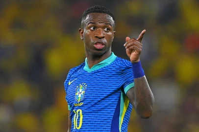 Brazil's forward #10 Vinicius Jr gestures during the 2026 FIFA World Cup South American qualifiers football match between Ecuador and Brazil at the Monumental Banco Pichincha stadium in Guayaquil, province of Guayas, Ecuador on June 5, 2025. (Photo by Rodrigo BUENDIA / AFP)Editoria: SPOLocal: GuayaquilIndexador: RODRIGO BUENDIASecao: soccerFonte: AFPFotógrafo: STF<!-- NICAID(16053683) -->