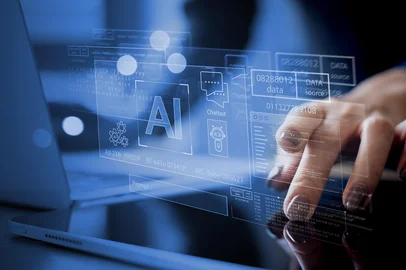 AI Artificial Intelligence technology for data analysis, research, planning and work generate programming. Man using laptop and AI assistant dashboard. Technology smart robot AI agents and agentic workflowsFonte: 1759317798<!-- NICAID(16184048) -->
