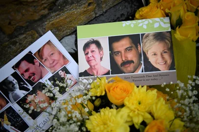 Tributes to the late British musician Freddie Mercury of rock band Queen are pictured outside his former home, Garden Lodge in Earl's Court, London on November 24, 2021, the 30th anniversary of the musician's death. (Photo by Daniel LEAL / AFP)<!-- NICAID(14949778) -->