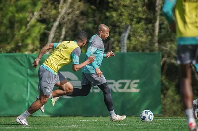 Último treino antes do jogo entre Juventude x Sport, na retomada do Campeonato Brasileiro. Na foto, Reginaldo.<!-- NICAID(16079408) -->