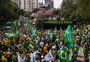 Manifestação reúne apoiadores de Bolsonaro no Parcão, em Porto Alegre