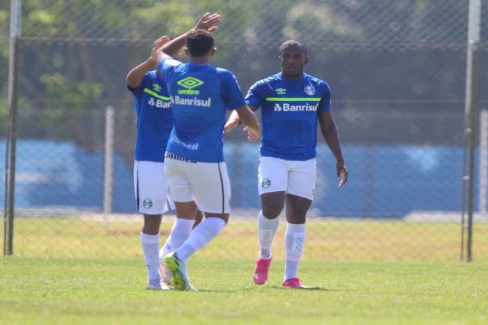 Com dois gols de Elias e um de Pedro Lucas, time de transição do Grêmio vence o São José