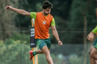 Treino do Juventude para sequência da Série B 2026. Na foto, o meia Gabriel Pires.<!-- NICAID(16341977) -->