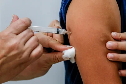 Paulo Pinto / Agência Brasil Vacinação contra a dengue começa em Rio Grande<!-- NICAID(16227617) -->