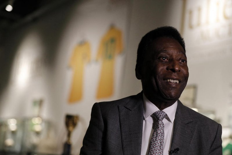 Former Brazilian footballer Pele talks during an media interview at a preview for an auction of his memorabilia in London on June 1, 2016. - The three-time World Cup winner and FIFA Player of the Century is offering to auction his vast memorabilia collection including awards, personal property and iconic items from his entire career. The collection is being offered by Julien's Auction House on June 7, 8, 9 in London. (Photo by ADRIAN DENNIS / AFP)Editoria: HUMLocal: LondonIndexador: ADRIAN DENNISSecao: soccerFonte: AFPFotógrafo: STR<!-- NICAID(15304067) -->