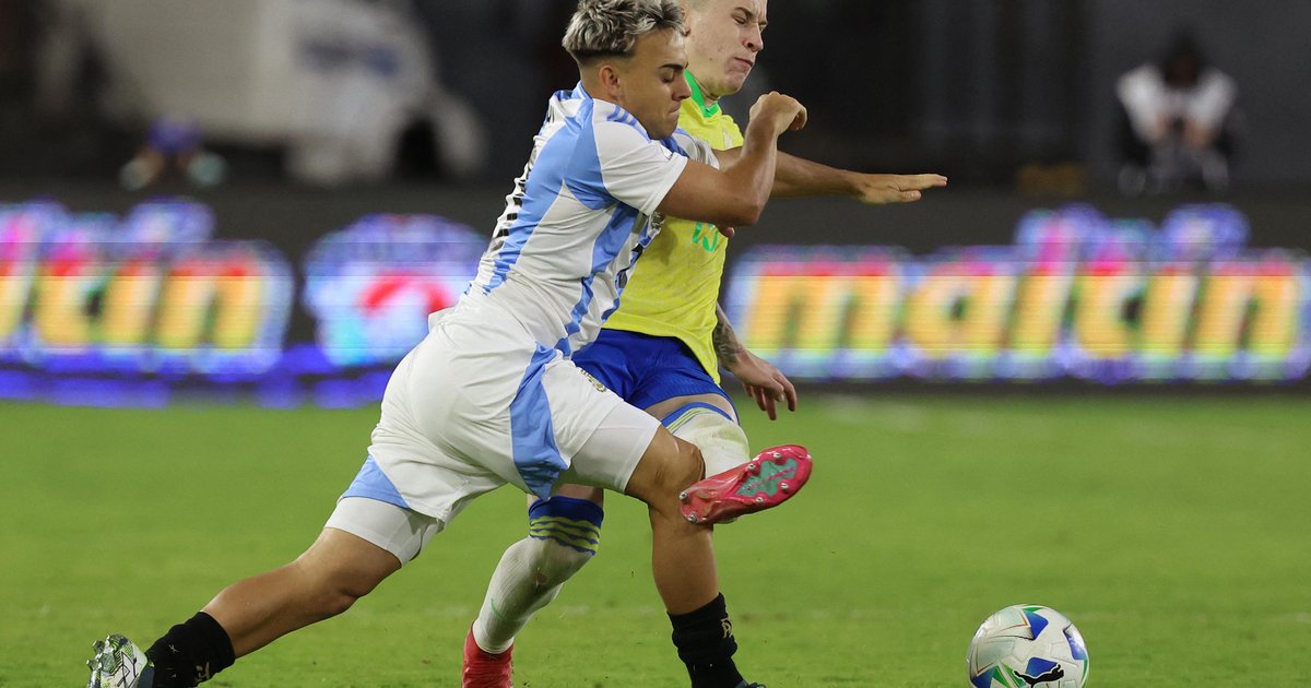 Com assistência, entrada forte e polêmicas, lateral do Grêmio vira protagonista em jogo da seleção sub-20 | GZH