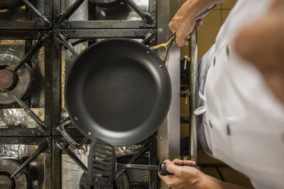 PORTO ALEGRE, RS, BRASIL, 16-09-2014: Foto para ilustrar capa do caderno Gastrô por Destemperados, sobre novos chefs de cozinha no RS (FOTO FÉLIX ZUCCO/AGÊNCIA RBS, Editoria Destemperados).<!-- NICAID(10832250) -->