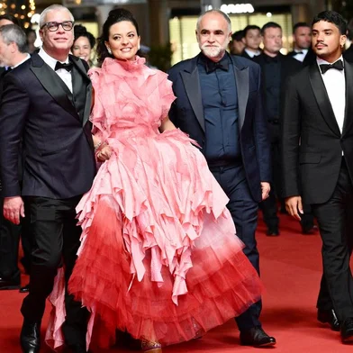 (From L) Brazilian producer Janaina Bernardes, Brazilian actress Nataly Rocha, Brazilian director Karim Ainouz and Brazilian actor Iago Xavier arrive for the screening of the film "Motel Destino" at the 77th edition of the Cannes Film Festival in Cannes, southern France, on May 22, 2024. (Photo by Christophe SIMON / AFP)Editoria: ACELocal: CannesIndexador: CHRISTOPHE SIMONSecao: cinemaFonte: AFPFotógrafo: STF<!-- NICAID(15770843) -->