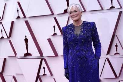 Glenn Close, nominated for an Academy Award for Actress in a Supporting Role for her performance in "Hillbilly Elegy" arrives at the Oscars on April 25, 2021, at Union Station in Los Angeles. (Photo by Chris Pizzello / POOL / AFP)<!-- NICAID(14766341) -->