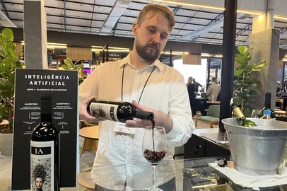 Vinho feito a partir de IA na Wine South America, em Bento Gonçalves<!-- NICAID(16032118) -->