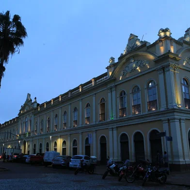 PORTO ALEGRE, RS, BRASIL, 18/06/2024- Mais 39 lojas e restaurantes reabrem hoje no Mercado Público da Capital.Foto: Ronaldo Bernardi / Agencia RBS<!-- NICAID(15791568) -->