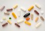 "Xixi caro": por que não se deve tomar suplementos de vitaminas sem indicação médica