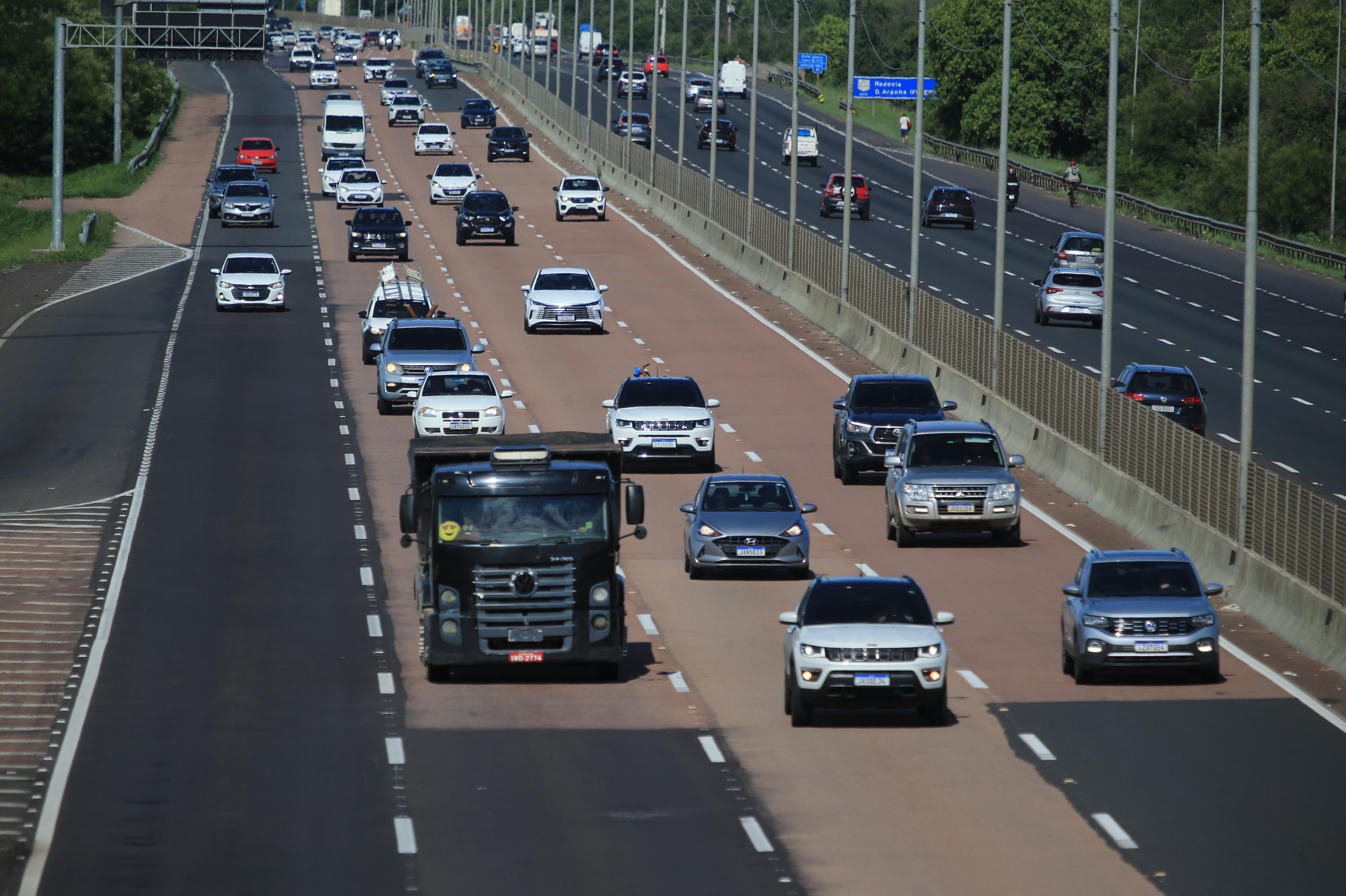 Acompanhe o tr&acirc;nsito nas estradas na sa&iacute;da para o feriad&atilde;o de Ano-Novo